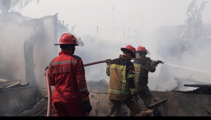 Dua Rumah Ludes Terbakar Di Medan Marelan
