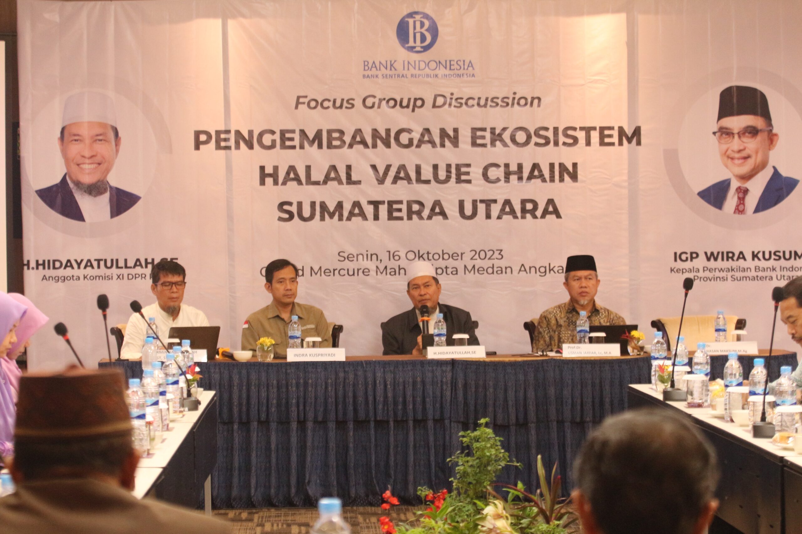 H. Hidayatullah, SE bersama dengan Perwakilan Bank Indonesia Provinsi Sumatera Utara saat jadi nara sumber Focus Group Discussion (FGD) tentang pengembangan Ekosistem Halal Value Chain, FGD, Senin (16/10). Waspada/Ist