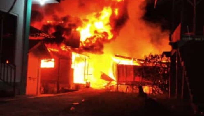 Di Langsa, Tiga Rumah Kayu Ludes Dilalap Api