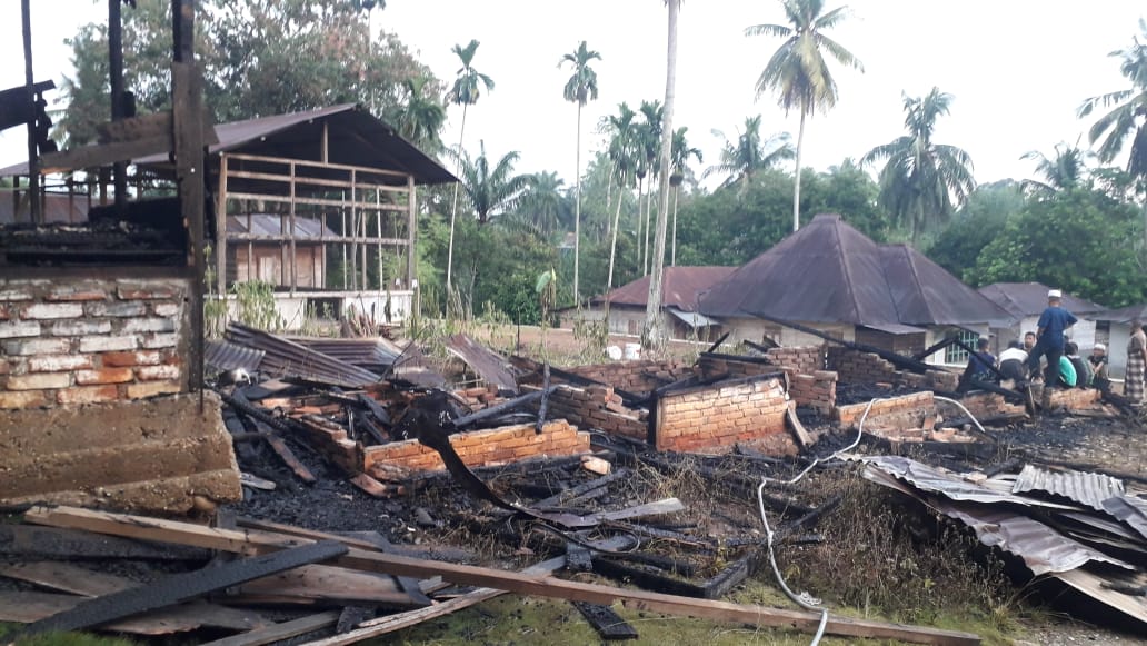 7 Pondok Jompo Gunung Selamat Aeknabara Ludes Terbakar