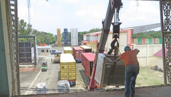 Mesin Dan Peralatan Boling Tiba Di Sport Center Pancing