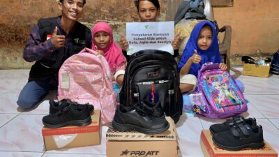 Sempat Terhenti Karena Kendala Ekonomi, 3 Bersaudara Ini Akhirnya Kembali Bersekolah Sempat Terhenti Karena Kendala Ekonomi, 3 Bersaudara Ini Akhirnya Kembali Bersekolah