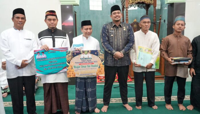 Bobby Nasution Beri Hadiah Jalan-jalan Ke Masjid Istiqlal dan Dufan Pada Anak Yang Bisa Sebutkan Rukun Iman