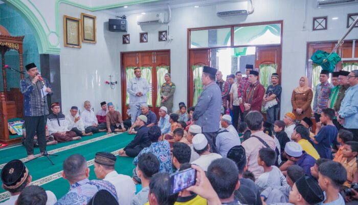 Warga Keluhkan Naiknya Harga Beras & Air Sering Mati Di Safari Jumat Bobby Nasution