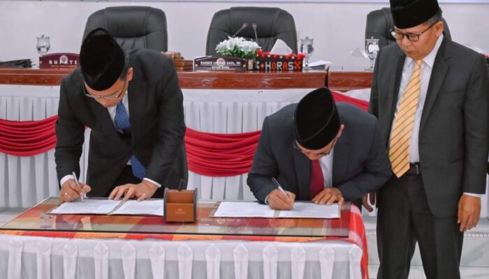 Bupati Dan DPRD Humbahas Teken Persetujuan Bersama R. APBD 2024