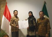 Pj Gubernur Serahkan SK Perpanjangan Kepada Pj Bupati Nagan Raya