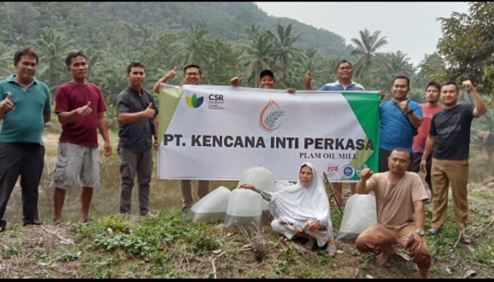 PT.KIP Berikan Bantuan 5000 Bibit Ikan Untuk Poktan Remaja Masjid