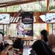 SVP Micro Development & Agent Banking Bank Mandiri, Ashraf Farahnaz saat memaparkan perkembangan penyaluran KUR Bank Mandiri, di Danau Toba, Kamis (12/10).