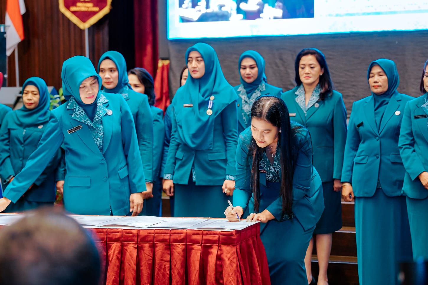 Ny Kahiyang Ayu Dikukuhkan Jadi Pembina Posyandu Kota Medan