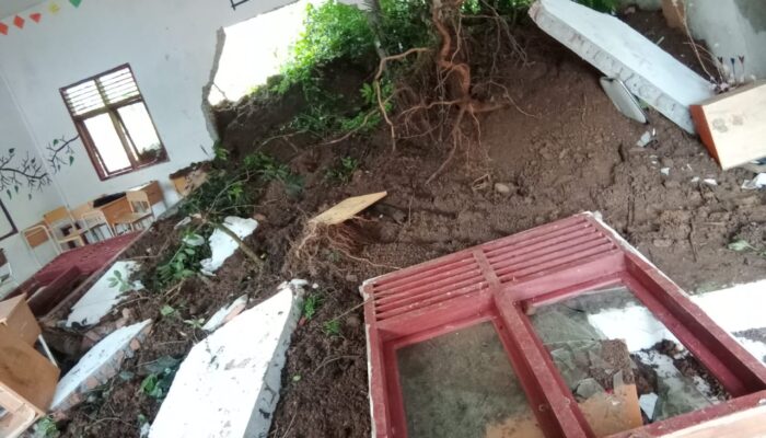 Longsor Jebol Satu Ruang Kelas SMAN 19 Takengon Rusip Antara