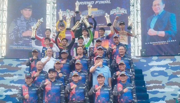 Kasal Serahkan Satu Rumah Kepada Juara Umum Kasal Cup JC Supertrack