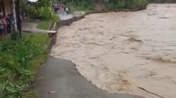 Di Nisel, Jalan Putus Total Diterjang Banjir, 12 Desa Terisolir