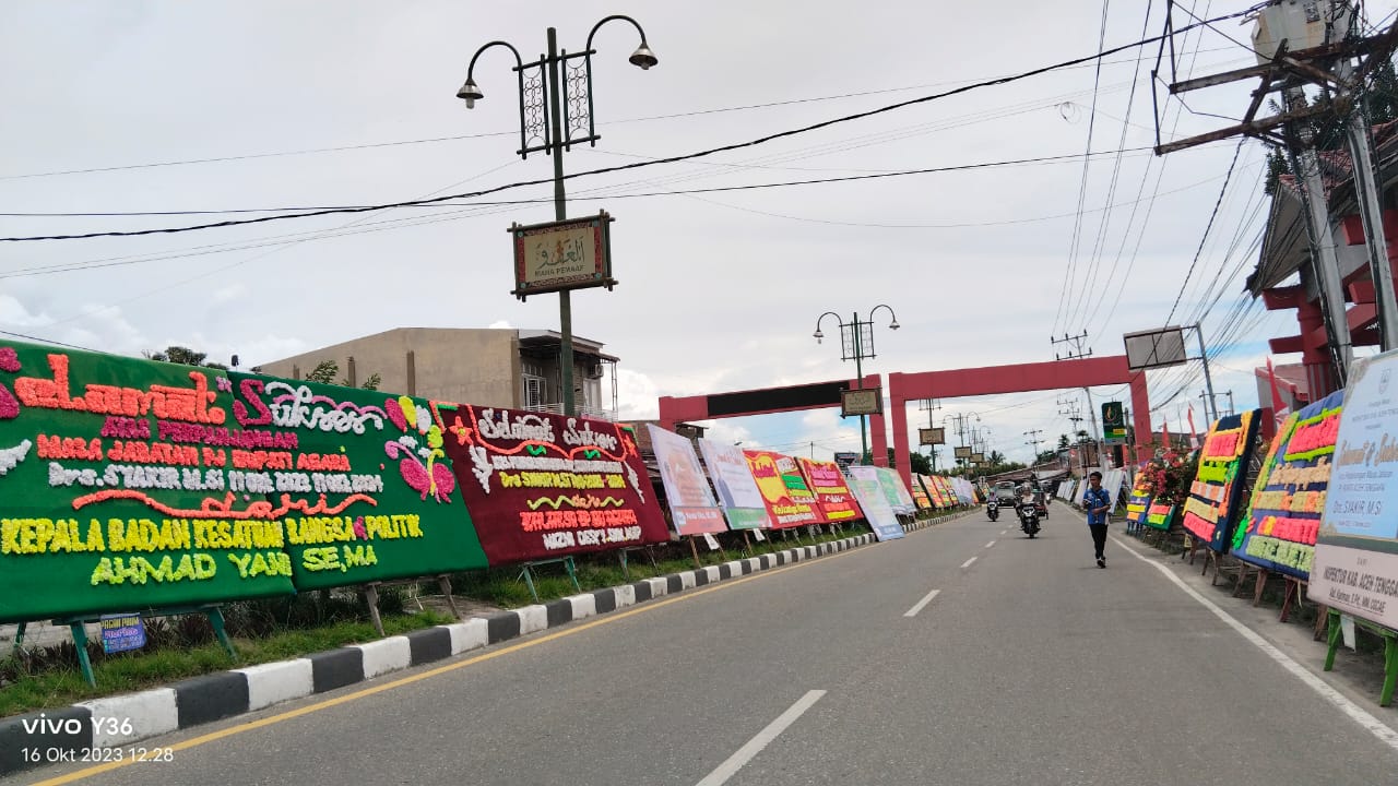 Pendopo Bupati Agara Dibanjiri Papan Bunga Ucapan Selamat