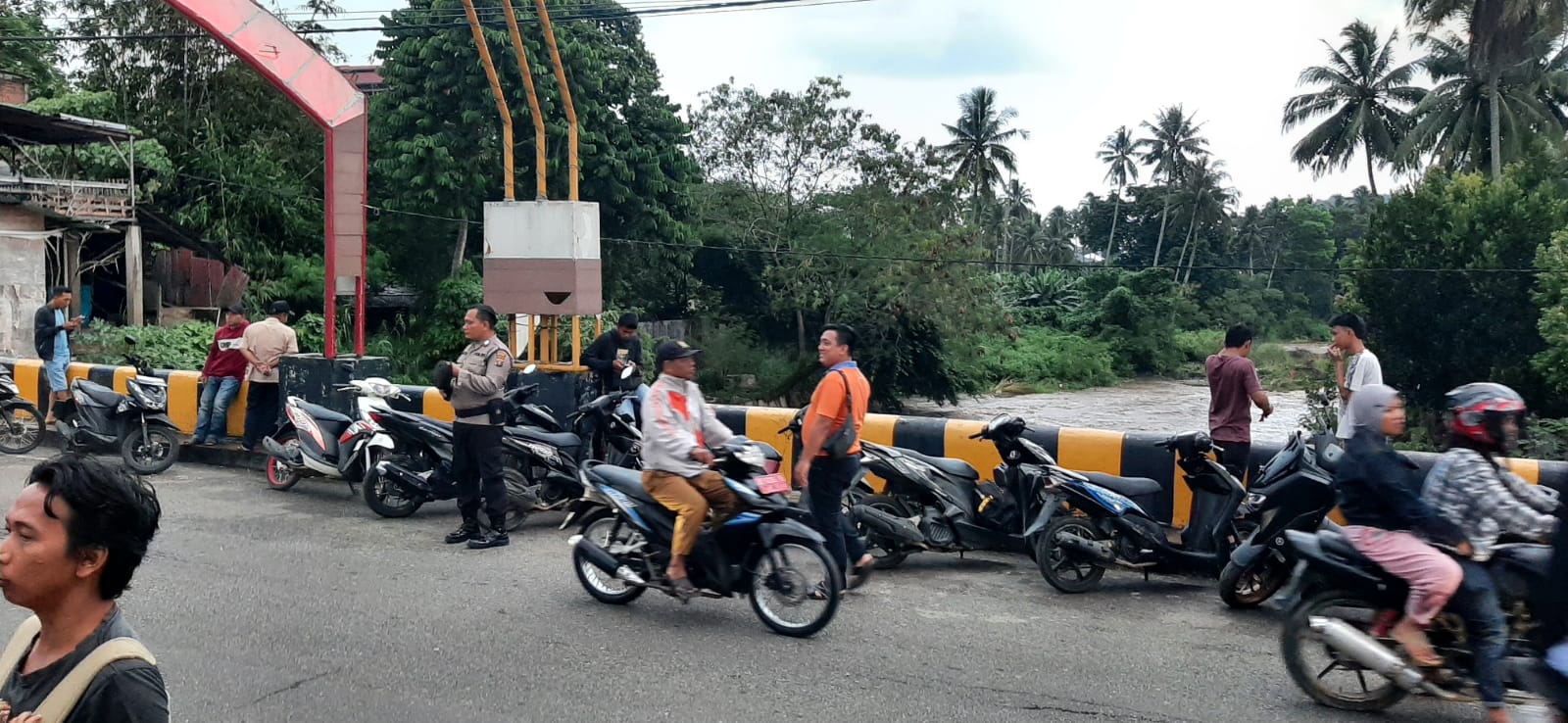 2 Anak Hanyut Dari Bawah Jembatan Siborang Sidimpuan 2 Anak Hanyut Dari Bawah Jembatan Siborang Sidimpuan