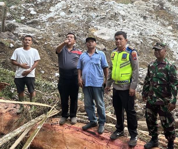 Dua Korban Longsor Bukit Simarsolpah Belum Ditemukan