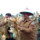 Penjabat Bupati Agara Panen Jagung Perdana