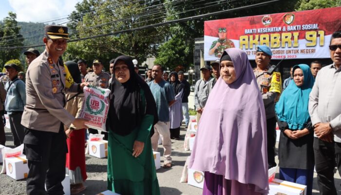 Kapolres Aceh Tengah Bagikan 100 Paket Sembako