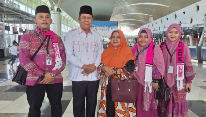 Yayasan Ibnu Halim Berangkatkan Guru Dan Kepsek Umrah