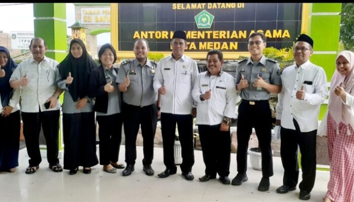 ASN Kemenag Medan Manfaatkan  Pelayanan Eazy Passport