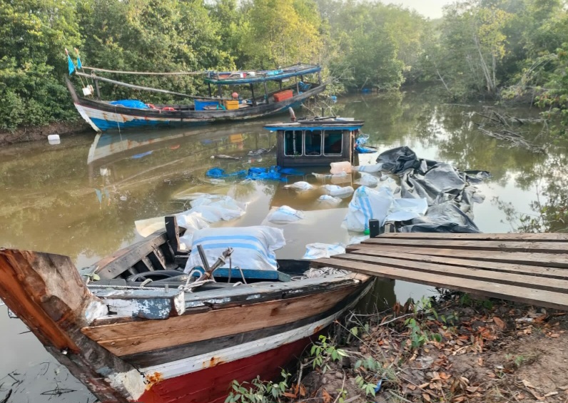 Ditpolairud Tangkap Kapal Pembawa 100 Bal Pakaian Bekas Asal Malaysia