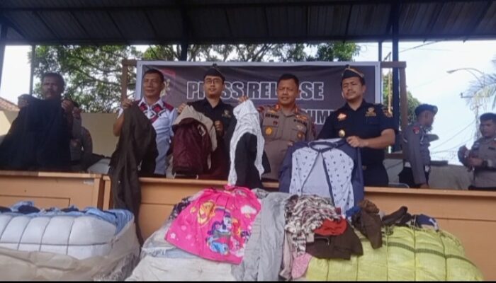 Ditpolairud Polda Sumut Tangkap Kapal Pengangkut 127 Karung Pakaian Bekas Tanpa Nahkoda