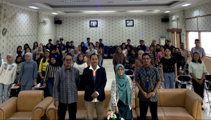 Fisipol UMA Hadirkan Dosen UGM Latih Mahasiswa Menulis Artikel Ilmiah