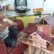 Hanya Dengan Pisau Cutter, Pria Ini Ciptakan Miniatur Rumah Adat Bernilai Ekonomi