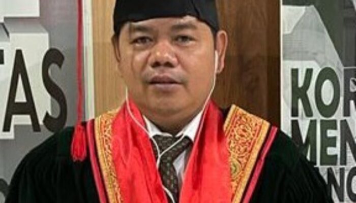 Dr Alpi Sahari, SH, M.Hum: Penghargaan Untuk Kapolri Tokoh Transformasi