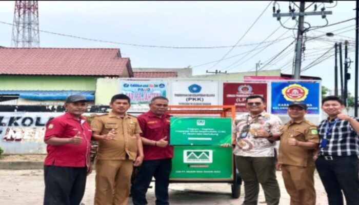 Peduli Terhadap Lingkungan, PT Musim Mas Kembali Berikan 1 Unit Becak Sampah