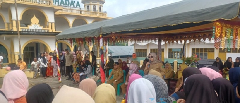 Warga "Serbu" Pasar Murah Warga "Serbu" Pasar Murah