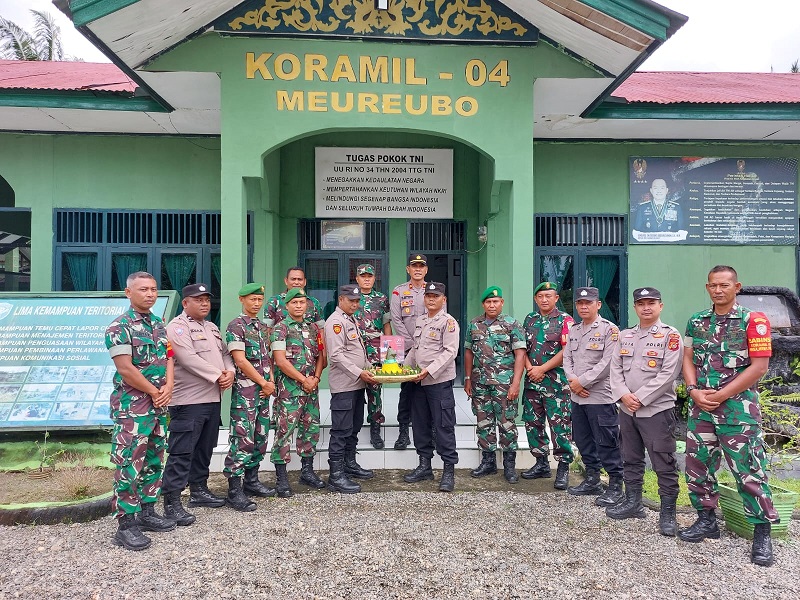 Polsek Meureubo Berikan Surprise HUT Ke-78 TNI Polsek Meureubo Berikan Surprise HUT Ke-78 TNI
