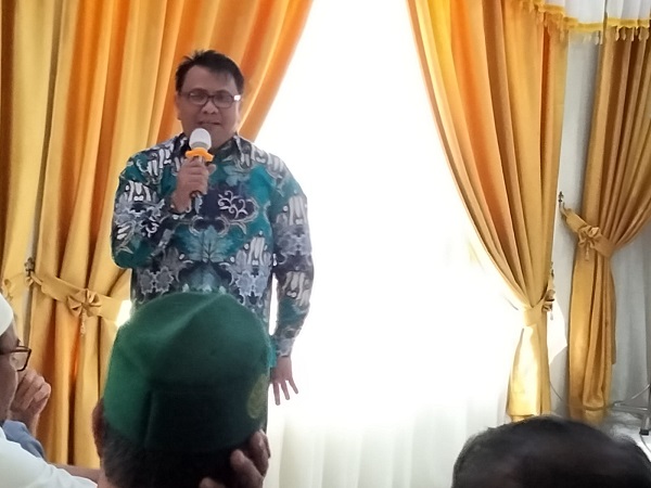 Kaban Kesbangpol Kota Langsa, Zulhadisyah saat membuka sosialisasi pendidikan politik bagi kandidat Calon Legislatif (Caleg) dari partai Nasional dan partai lokal pada Pemilu serentak tahun 2024, di Aula Kesbangpol Langsa, Kamis (5/10). Waspada/Rapian.