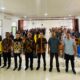 Dekan Fakultas Pertanian Universitas Asahan(UNA) Safruddin, SP, M.MA, bersama para Keynote Speech, foto bersama dengan mahasiswa saat kuliah umum bertajuk Gen Z Petani Tangguh dan Berdaya Saing. Waspada/Ist 