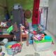 Tampak dalam rumah salah satu warga di Simeulue yang terdampak banjir berantakan. Senin (2/10) Waspada/Rahmad