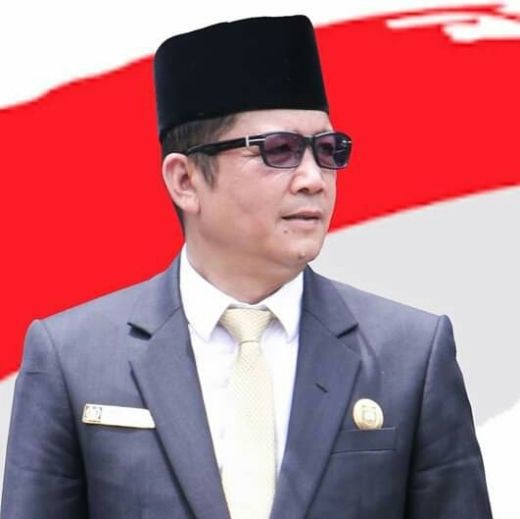 Pembina Persaudaraan Jamaah Haji (PJH) Kloter 1 tahun 2023, H. Erwin Efendi Lubis, SH, yang juga Ketua DPRD Madina dan Ketua DPC Gerindra Madina.Waspada/Ist
