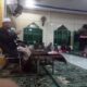 BUYA H. Qaharuddin Kombih, S.Ag, M.Ag memberi tausiyah Peringatan Maulid Nabi Muhammad di Masjid Al Iman, Jontor. (Waspada/Khairul Boangmanalu)