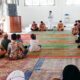 Tgk Fauzaruddin, SPd, I saat mengisi ceramah Maulid Nabi Muhammad SAW, di Aula Kantor Camat Langsa Timur, Selasa (10/10). Waspada/Munawar