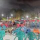 Suasana malam minggu di Pujasera terlihat sepi. Terlihat Kursi banyak kosong tanpa pengunjung dan lampu hias banyak yang mati. (Waspada/Ria Hamdani)