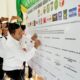 Bupati Simalungun saat menandatangani deklarasi Pemilu Damai di gedung MUI Simalungun, Jalan Asahan, Kecamatan Siantar, Kamis (12/10).(Waspada/ist).