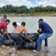 Mayat pria di aliran Sungai Batang Serangan Dusun Titi Belanga Desa Sei Bamban Kecamatan Batang Serangan Kabupaten Langkat, Rabu (11/10). Waspada/ist 