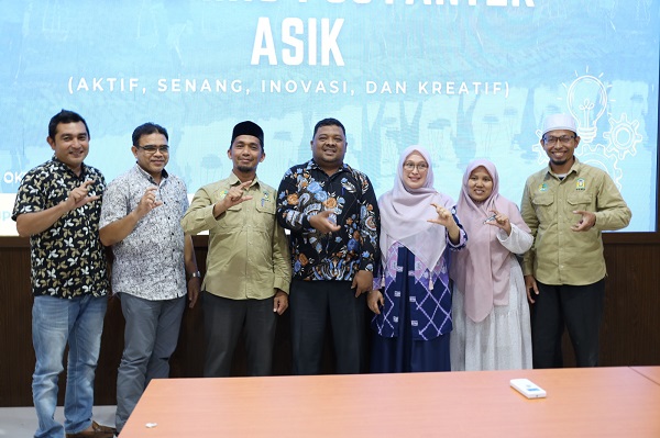 Sekdakab Aceh Besar Drs Sulaimi MSi melaunching Pos Pelayanan Teknologi Tepat Guna Aktif, Senang, Inovasi dan Kreatif (Posyantek ASIK) di Aula Sanusi Wahab Kantor Bupati Aceh Besar, Kamis siang (12/10). (Waspada/Zafrullah)