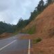 Jalan Segmen 2 Lintas Peureulak – Lokop, mulai terjadi longsor di Kecamatan Serbajadi, Kabupaten Aceh Timur. Foto diambil baru-baru ini. Waspada/H Muhammad Ishak