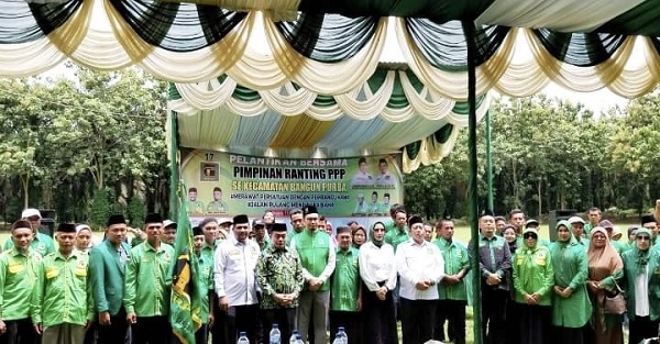 Ketua DPC PPP Deliserdang, Dr Misnan Aljawi, Ketua DPW PPP Sumut Jafaruddin Harahap, Ketua DPP PPP Hilman Ismail dan lainnya saat berfoto bersama. (Waspada/ist).