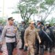 Pj Bupati Simeulue Ahmadliyah dan AKBP Sujoko bersama unsur Forkopimda memeriksa pasukan Mantap Brata, Selasa (17/10) Waspada/Ist