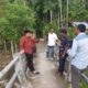 Anggota Komisi I DPR Aceh, Tgk H Irawan Abdullah, SAg sedang mendengarkan keluhan masyarakat Sabang terkait Waduk Paya Seunara di gampong Paya Seunara, Kecamatan Suka Makmue, Kota Sabang, Rabu (18/10/23).(Waspada/Ist)