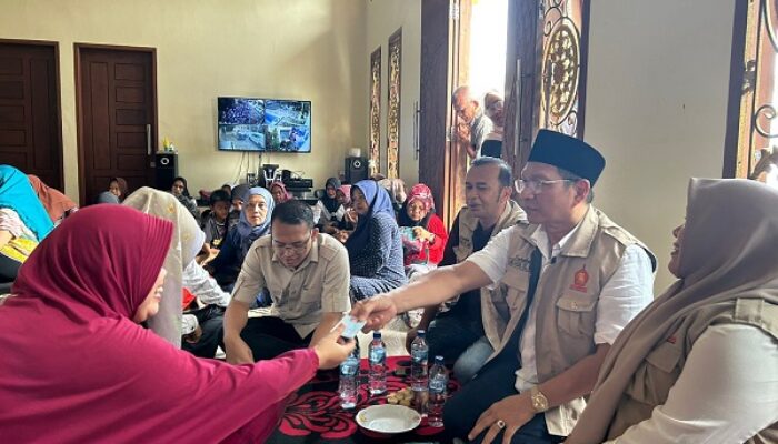 HM Husni Bantu Ratusan Warga Tebingtinggi Untuk Terdaftar Di DTKS