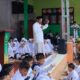 Tgk Fauzaruddin, SPdI yang juga Plt Kepala DSI dan PD Kota Langsa saat menyampaikan ceramah Maulid Nabi Muhammad SAW, di halaman MIS Al Ashriyah Kota Langsa, Selasa (3/10). Waspada/Munawar