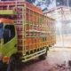Salah satu truk bermuatan ayam broiler dari luar daerah terlihat saat membongkar muatan di kandang penampungan yang berada di Desa Faekhu, Kecamatan Gunungsitoli Selatan. Waspada /Ist