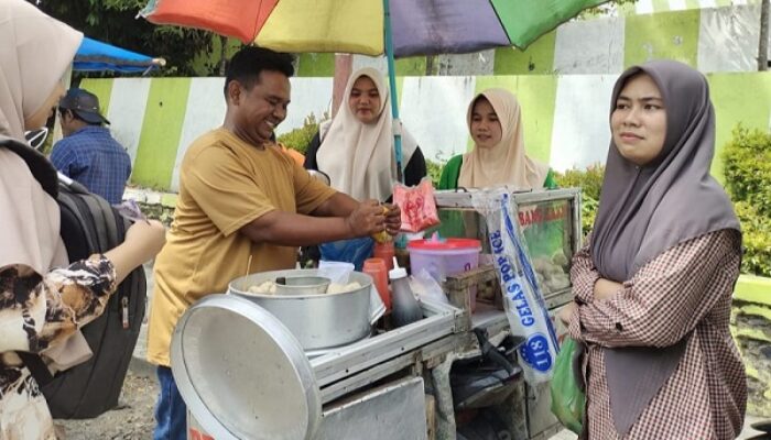 Berhenti Dari Guru, Sukses Jualan Bakso