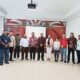 DIREKTUR LBH Cakra Keadilan Helmax Alex Sebastian Tampubolon SH, MH foto bersama dengan Kepala Rutan Klas I Labuhandeli Erwin Simangunsong usai acara launching program Bantuan Hukum Gratis dari Negara (Bahagia) di Rumah Tahanan (Rutan) Kelas I Labuhandeli, Sabtu (30/9). Waspada/Andi Aria Tirtayasa